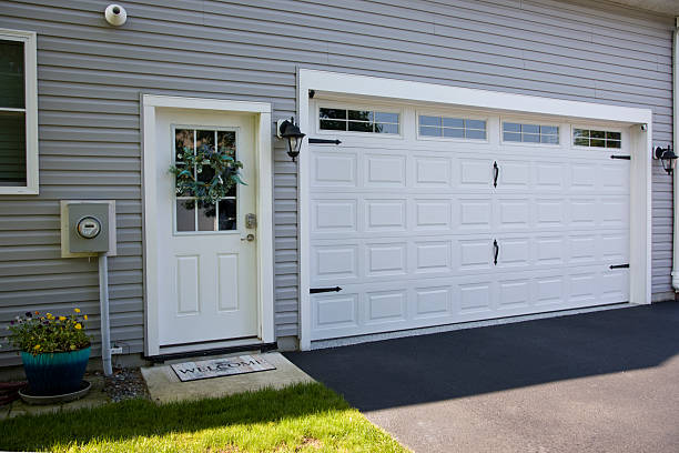 24/7 Emergency Garage Door Panel Replacement experts in Clara City, MN